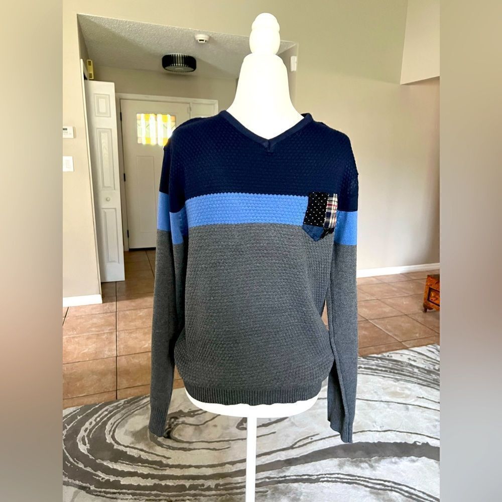 Men’s V-neck Sweater